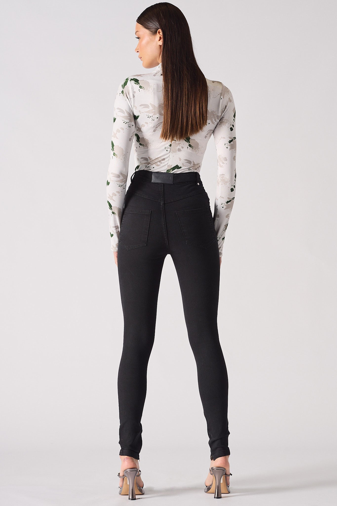 RIPPED SKINNY JEANS - BLACK