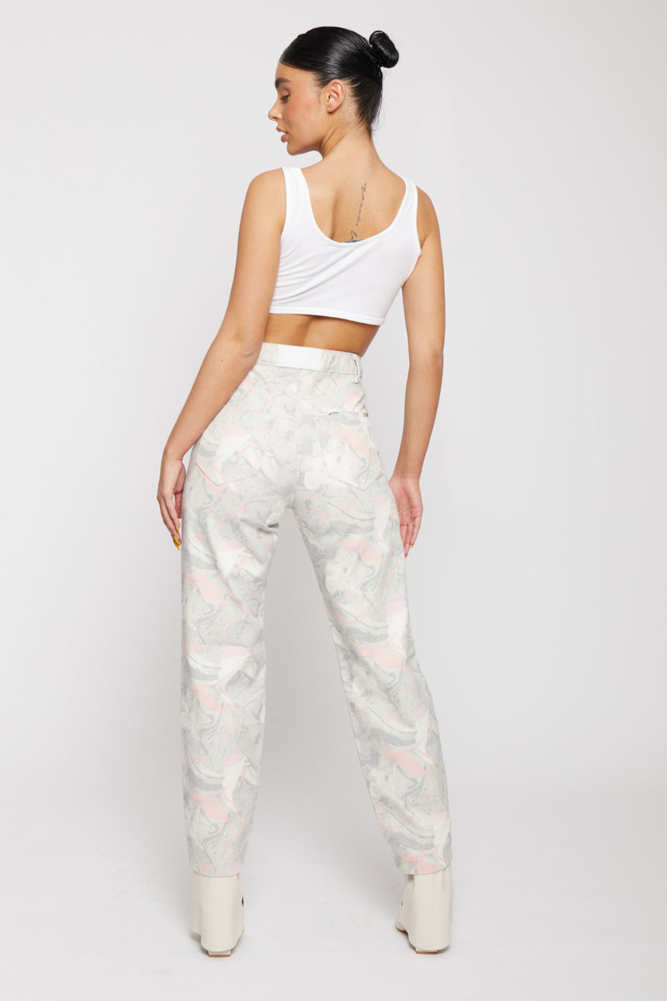 STRAIGHT LEG JEANS - LIGHT GREY