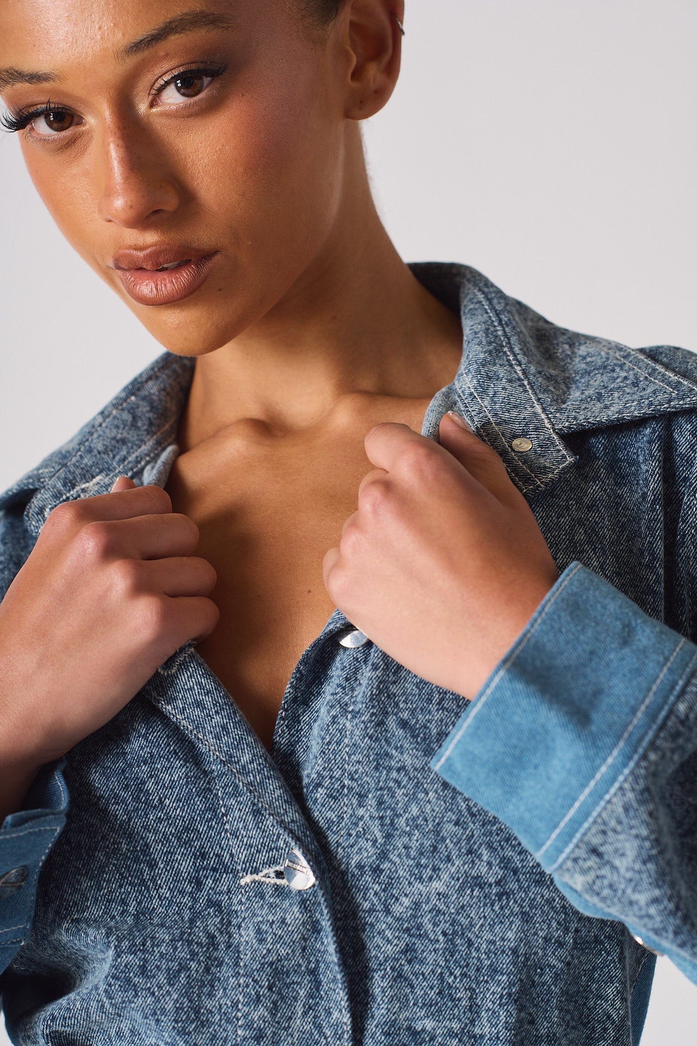 DENIM BELTED DRESS - BLUE WASH