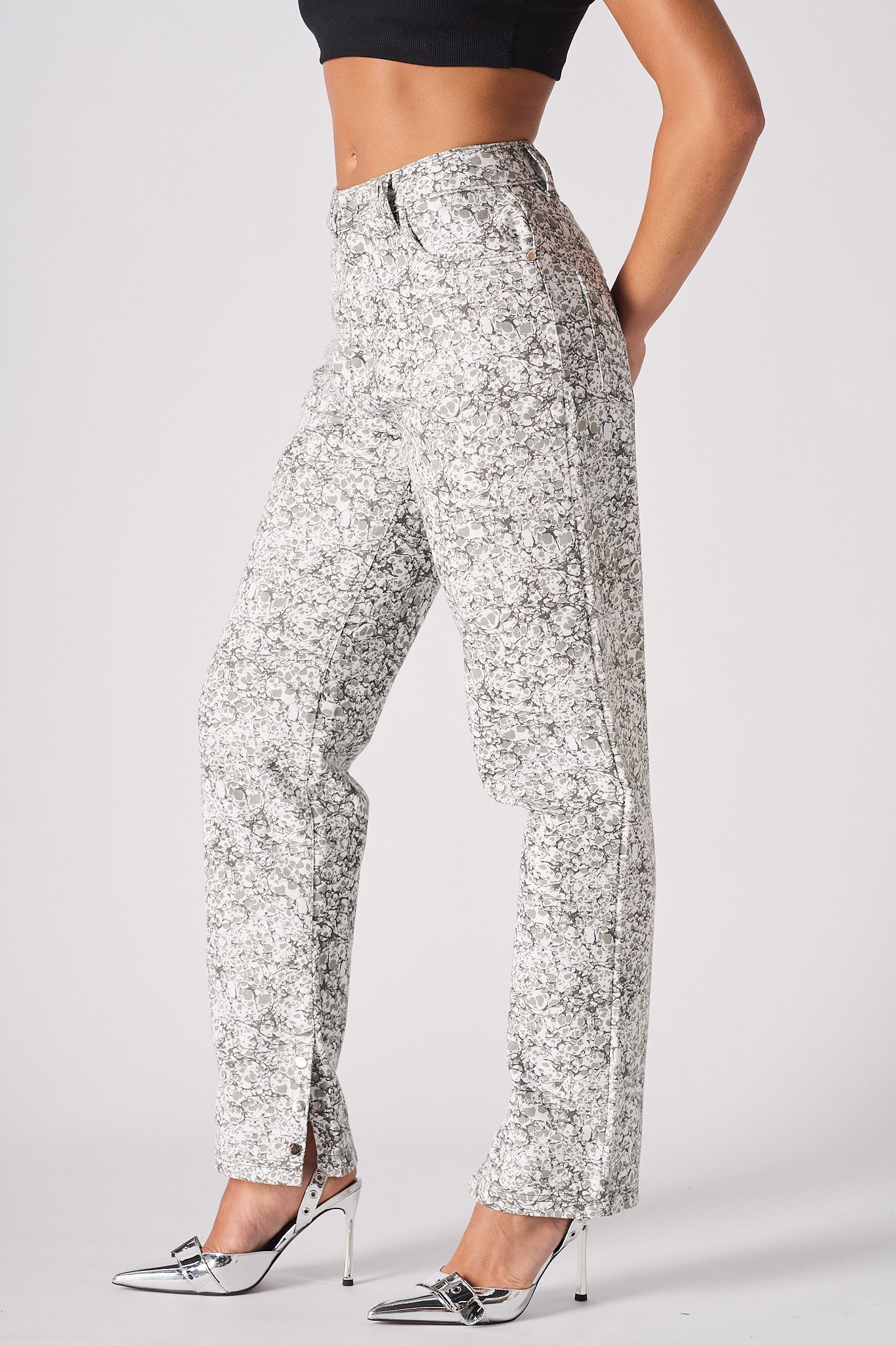 STRAIGHT LEG JEANS - GREY